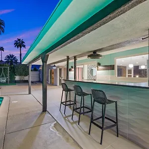 https://the-ritz-luxury-home-with-pool-speakeasy-bar.palm-springs-ca-hotels.com