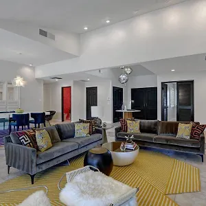 https://our-poolside-desert-nirvana.palm-springs-ca-hotels.com